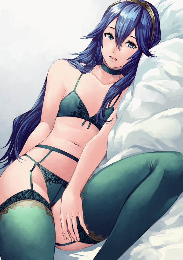 소녀 루시나 lucina_(fire_emblem) 거짓말 횡격막 배꼽 nintendo on_bed on_side open_mouth 팬티 베개 print_bra Printed_panties 작은_가슴 작은_가슴 스타킹 속옷 속옷_만 아주_긴_머리